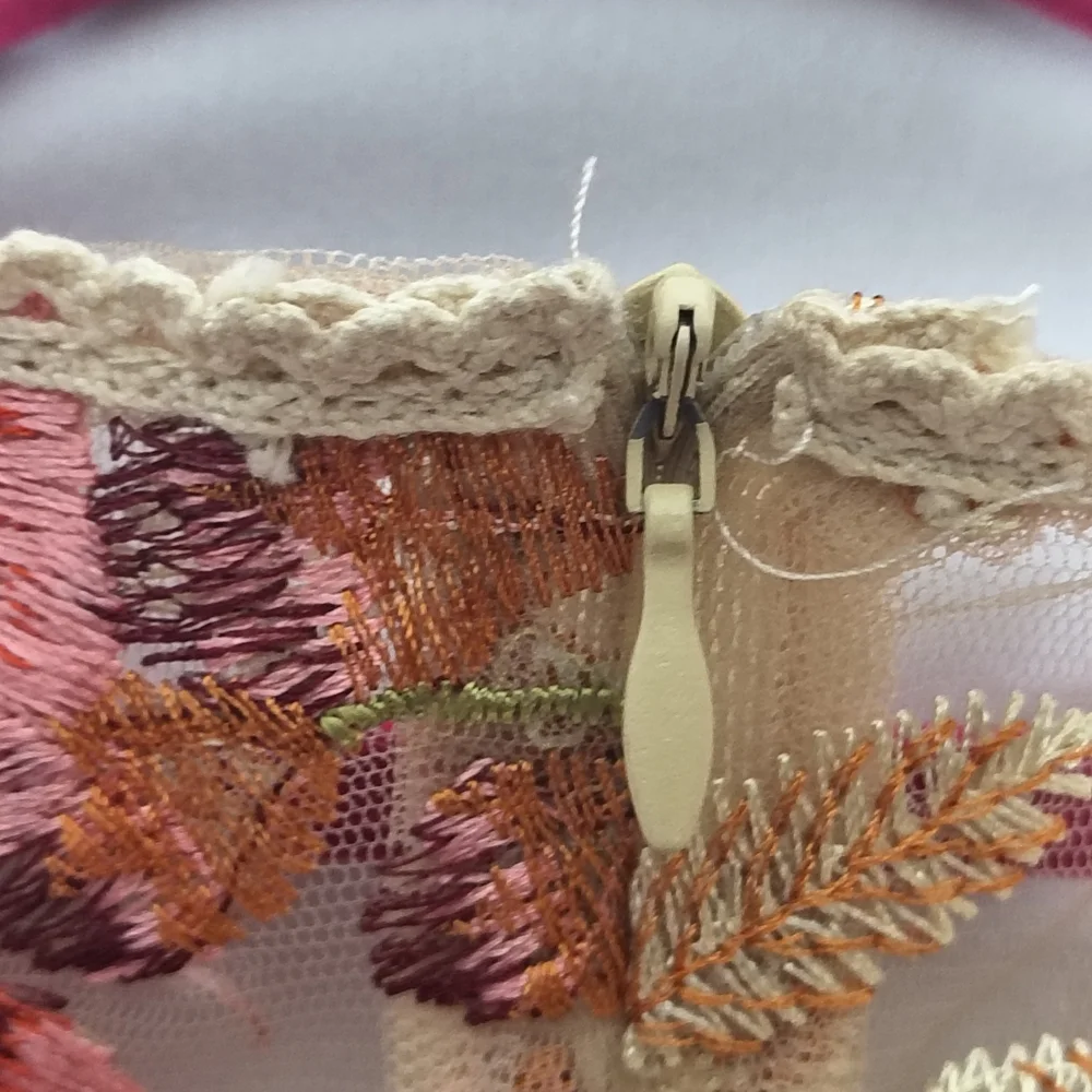 🌺 Floral Embroidered Beautiful Sleeveless Somewhat Sheer Top By Vone - Size 6❤️ - Picture 10 of 11